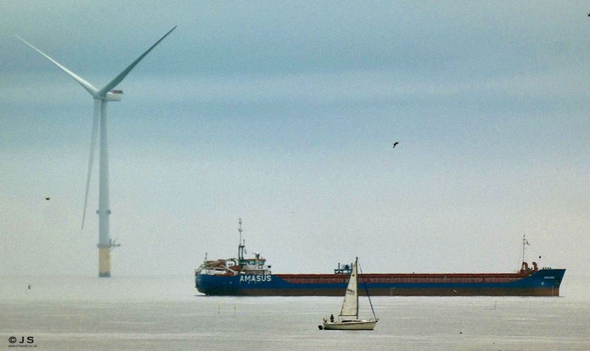 Ship with turbine