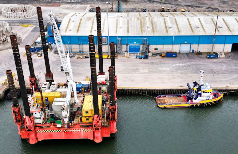 Wavewalker 1 with Dutch Power