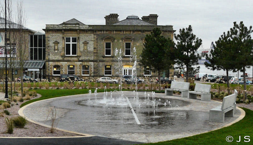Fountain and theatre