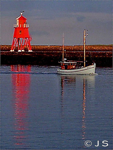 Groyne Light with boat